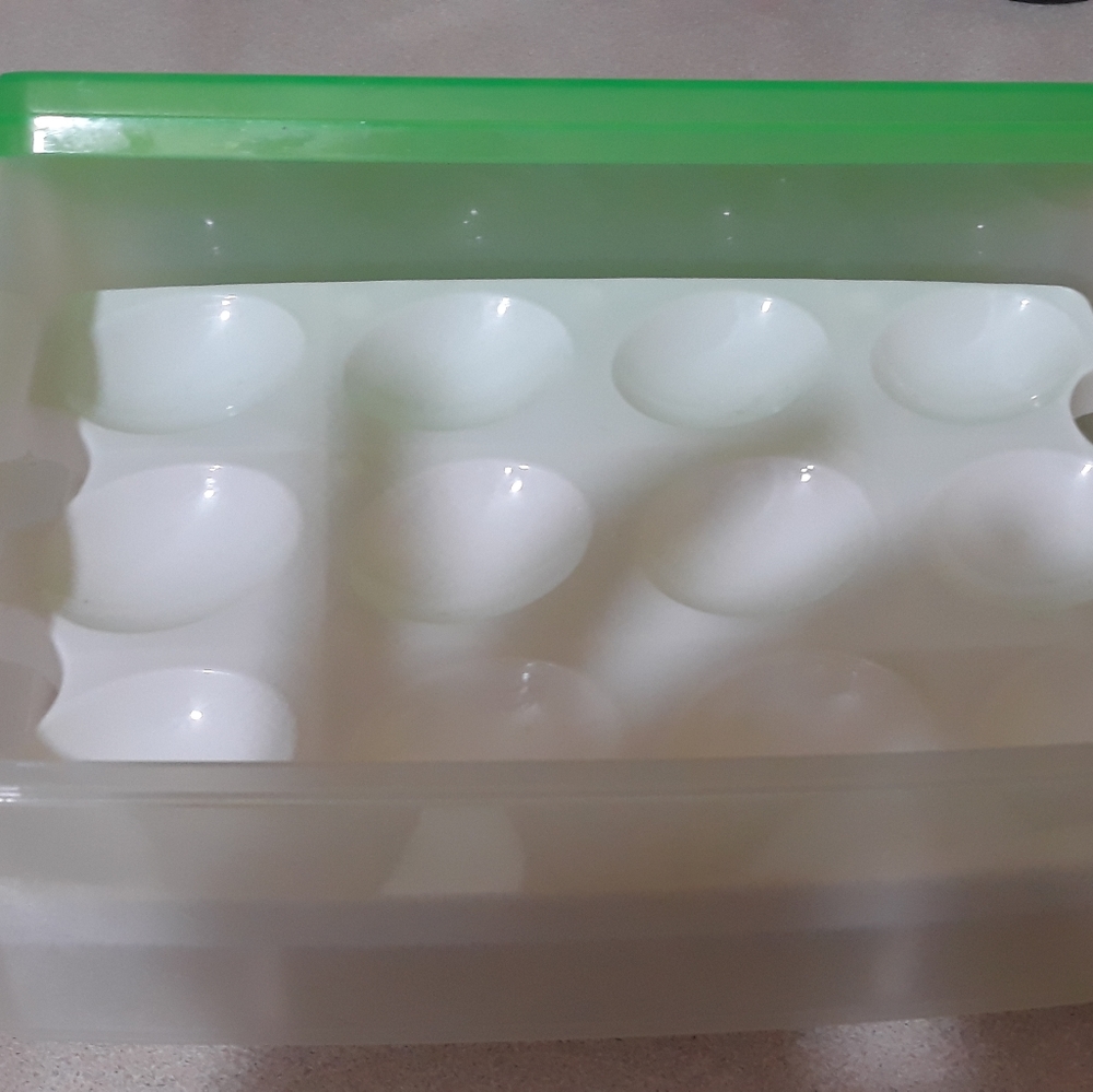 Deviled egg container